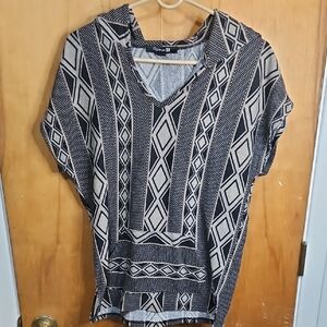 Forever 21 Geometric Black and Cream Blouse